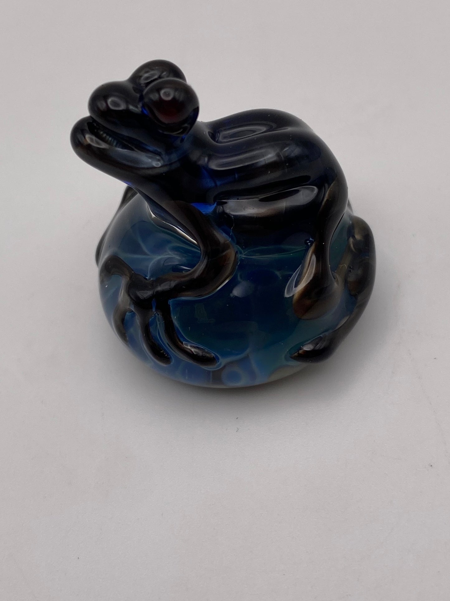 Toad on Small Rock - Electrum/blue
