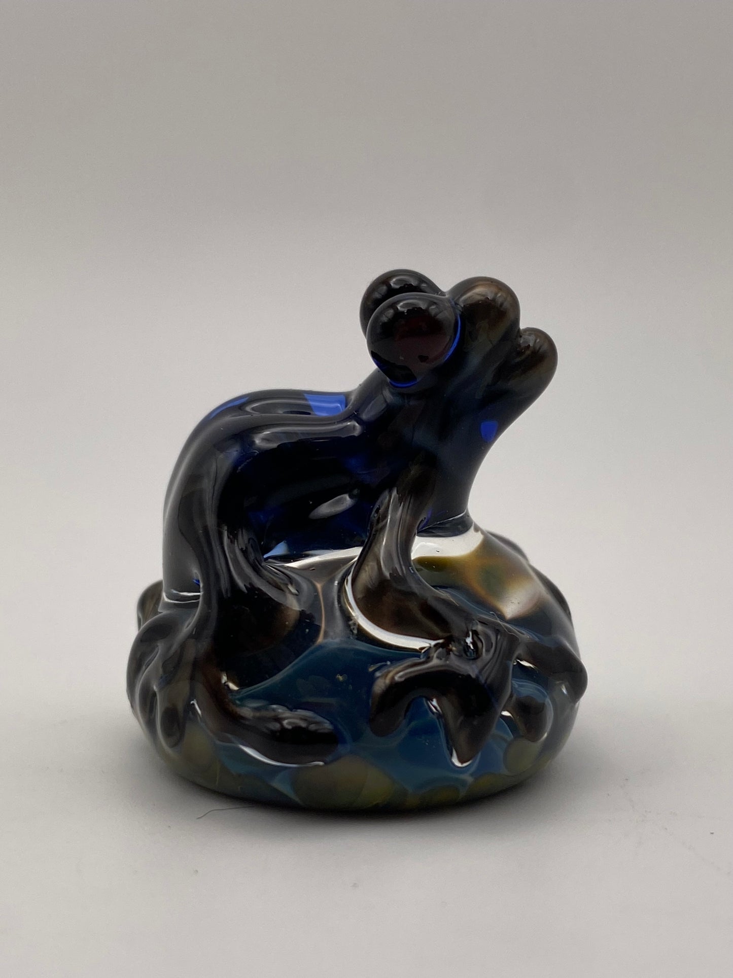 Toad on Small Rock - Electrum/blue