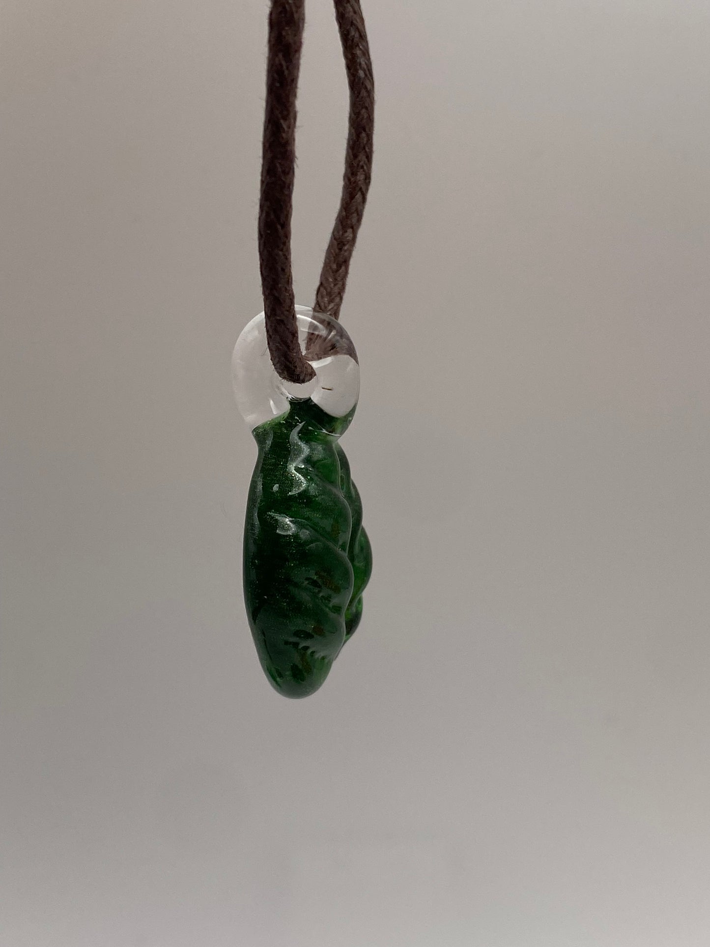 Leaf Pendant - Green Stardust - 1