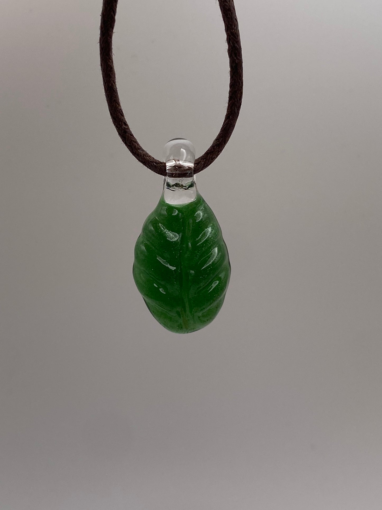 Leaf Pendant - Green Stardust - 1