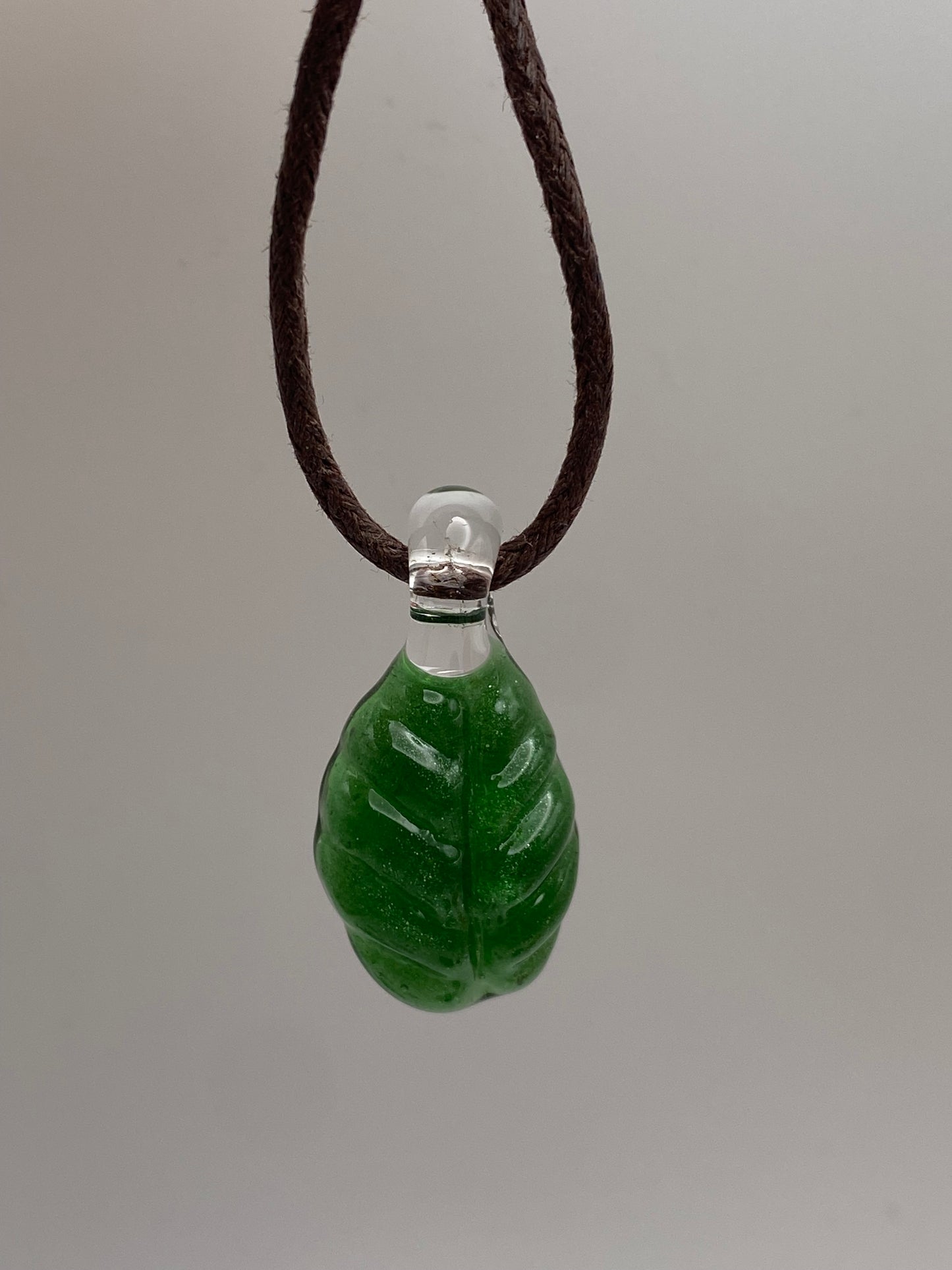 Leaf Pendant - Green Stardust - 2